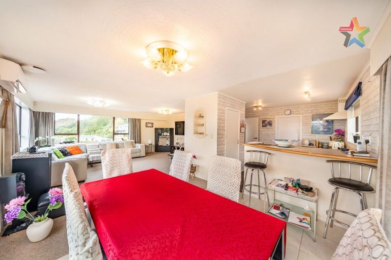 Photo of property in 179 Miromiro Road, Normandale, Lower Hutt, 5010