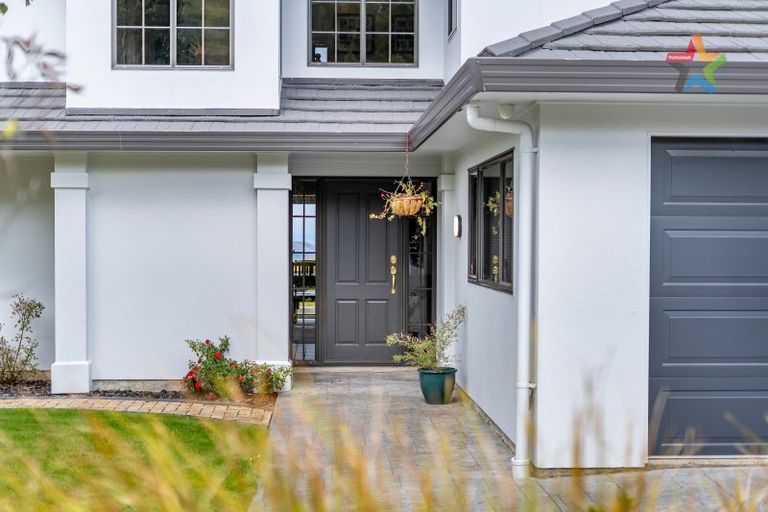 Photo of property in 9 Oceanview Terrace, Tirohanga, Lower Hutt, 5010