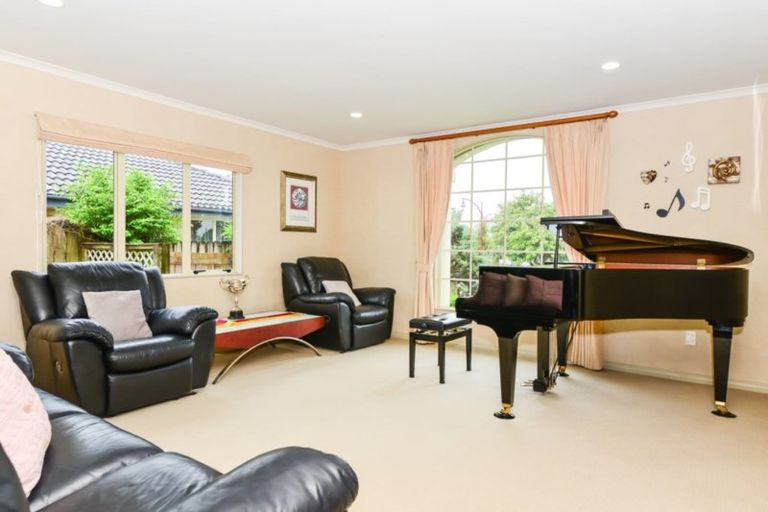 Photo of property in 31 Cairns Crescent, Rototuna, Hamilton, 3210