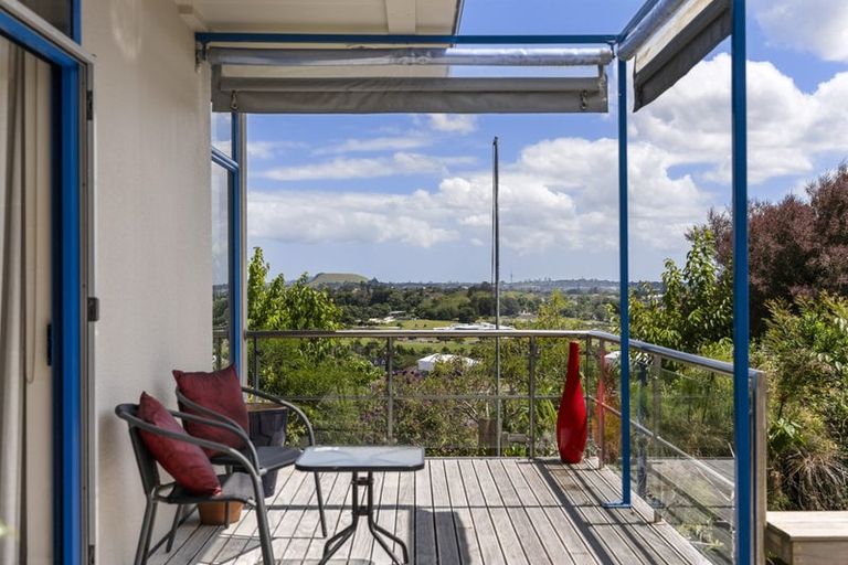Photo of property in 40 Mccahill Views, Botany Downs, Auckland, 2010