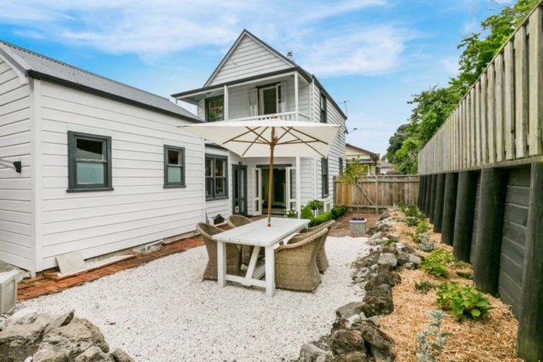 Photo of property in 159 Carlyle Street, Napier South, Napier, 4110