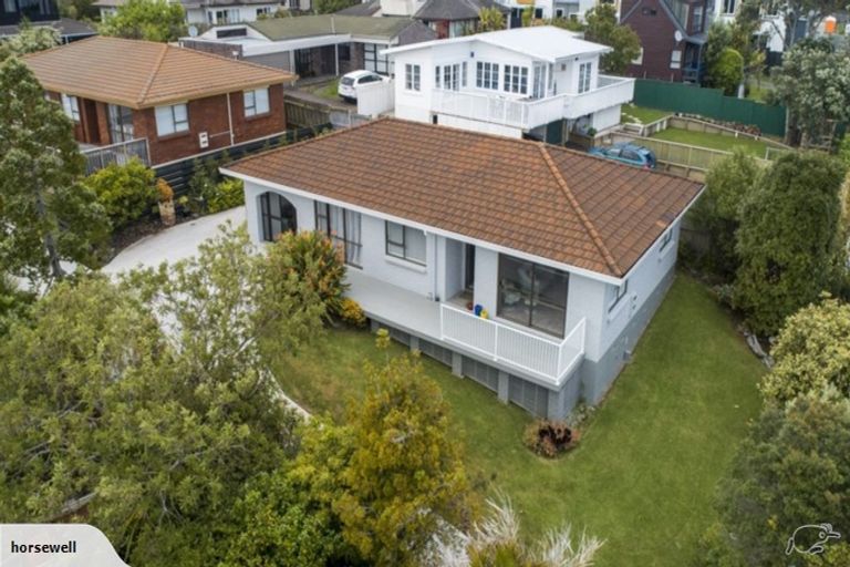 Photo of property in 1/489 Beach Road, Murrays Bay, Auckland, 0630