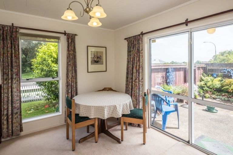 Photo of property in 60 Rewarewa Crescent, Waikanae, 5036