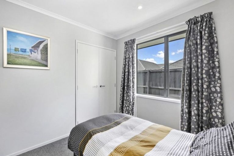 Photo of property in 28 Shillingford Boulevard, Rolleston, 7615