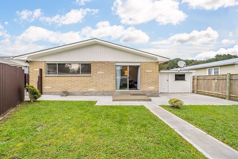 Photo of property in 2/5 Oregon Drive, Maoribank, Upper Hutt, 5018