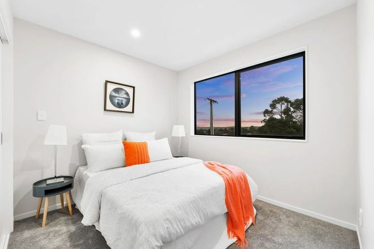 Photo of property in 6/33 Colwill Road, Massey, Auckland, 0614