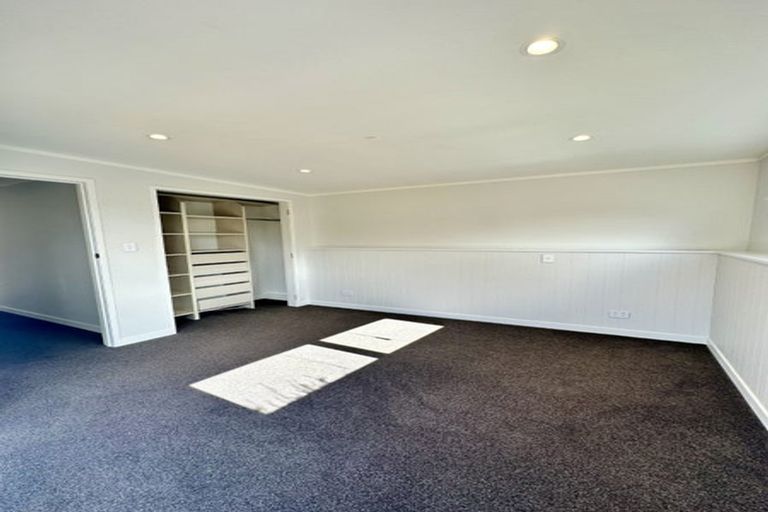 Photo of property in 8 John Dee Crescent, Red Beach, 0932