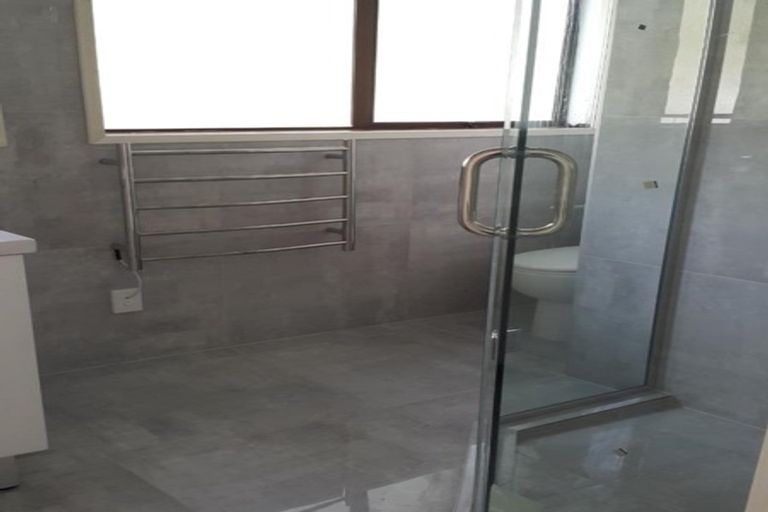 Photo of property in 82 Powrie Street, Glenfield, Auckland, 0629