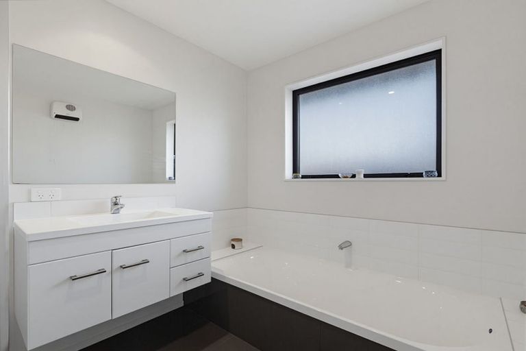 Photo of property in 12 Lloyds Close, Rolleston, 7614