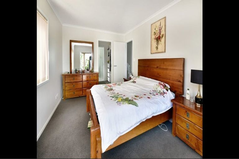 Photo of property in 780 East Coast Road, Oteha, Auckland, 0630