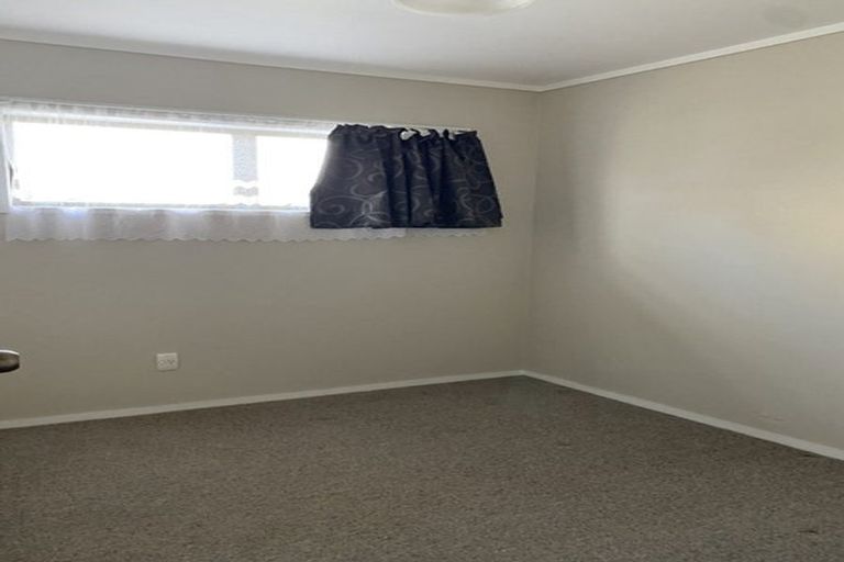 Photo of property in 2/86 Howe Street, Howick, Auckland, 2014