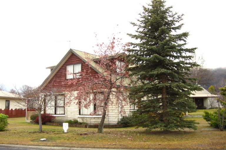 Photo of property in 1 Reid Crescent, Arrowtown, 9302