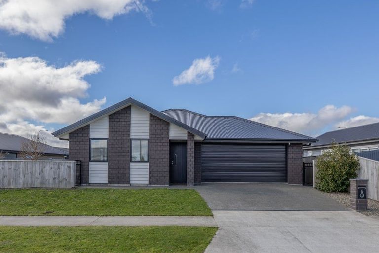 Photo of property in 6 Corsica Court, Fitzherbert, Palmerston North, 4410