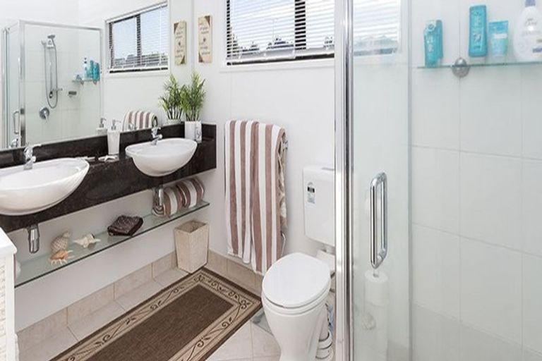 Photo of property in 2 Gardenia Grove, Half Moon Bay, Auckland, 2012