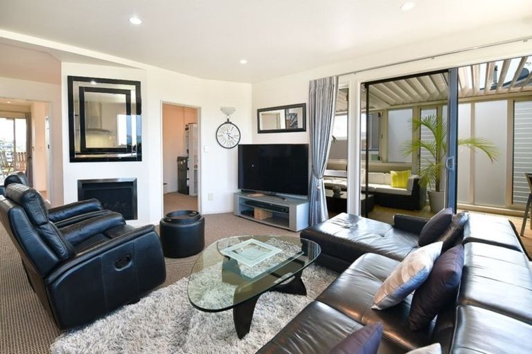 Photo of property in 44 Marellen Drive, Red Beach, 0932