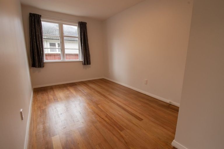 Photo of property in 211 Cambridge Terrace, Naenae, Lower Hutt, 5011