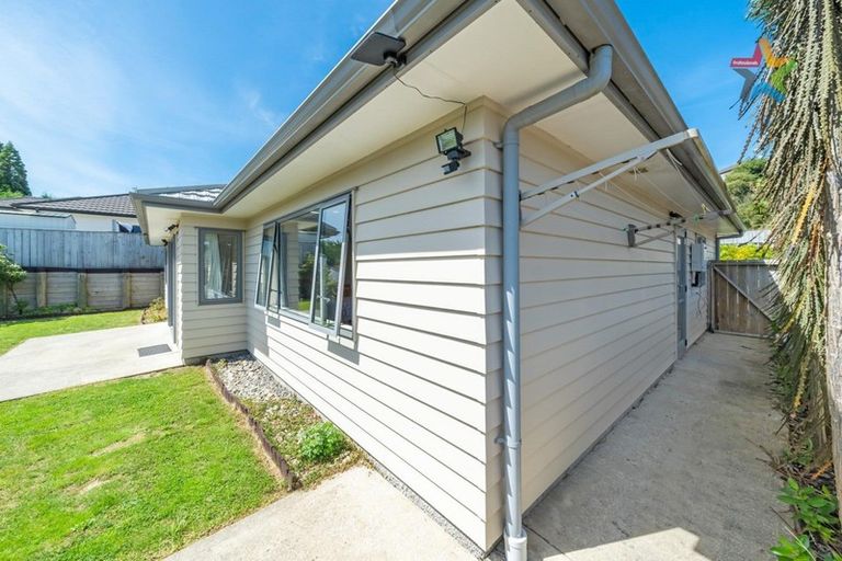Photo of property in 23 Speldhurst Grove, Stokes Valley, Lower Hutt, 5019