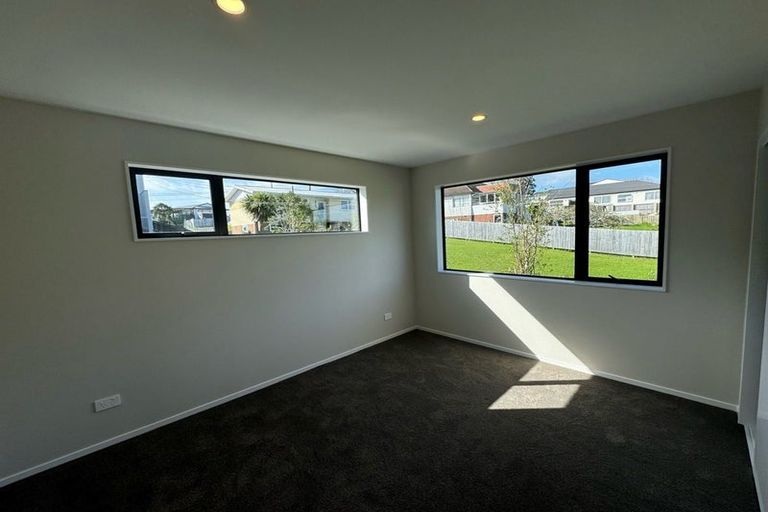 Photo of property in 2 Don Oliver Lane, Glen Eden, 0602