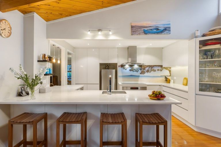 Photo of property in 8 Hamish Place, Sunnyhills, Auckland, 2010