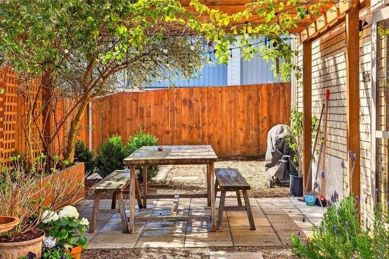 Photo of property in 3 Zefiro Drive, Massey, Auckland, 0614