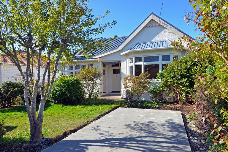 Photo of property in 17 West Avenue, Saint Clair, Dunedin, 9012