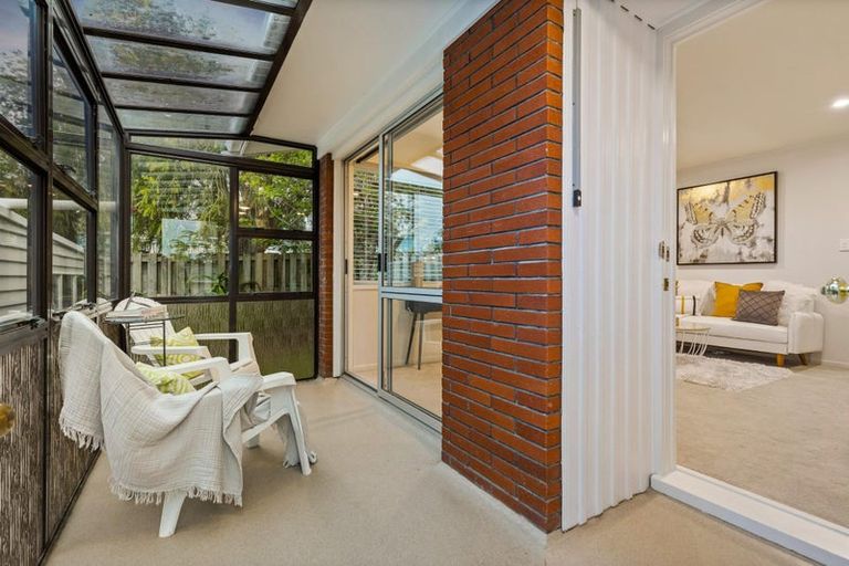 Photo of property in 2/7 Ian Place, Glendene, Auckland, 0602