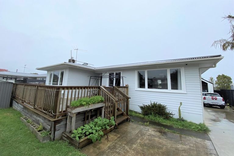 Photo of property in 140 Ennis Avenue, Pakuranga Heights, Auckland, 2010
