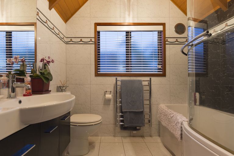 Photo of property in 17 Roger Guy Place, Welcome Bay, Tauranga, 3175