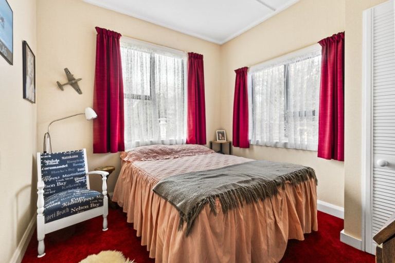 Photo of property in 12 Dunn Street, Egmont Village, 4372