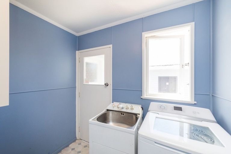 Photo of property in 17 Tararua Terrace, Cloverlea, Palmerston North, 4412