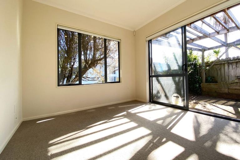 Photo of property in 1 Nephin Place, East Tamaki Heights, Auckland, 2016