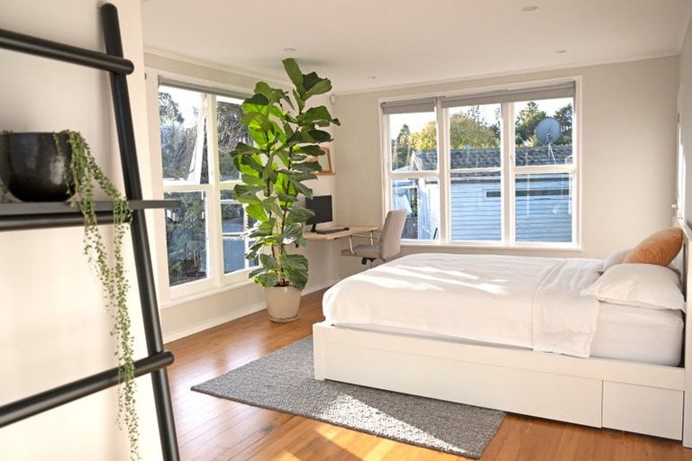 Photo of property in 7 Farringdon Street, Glen Innes, Auckland, 1072