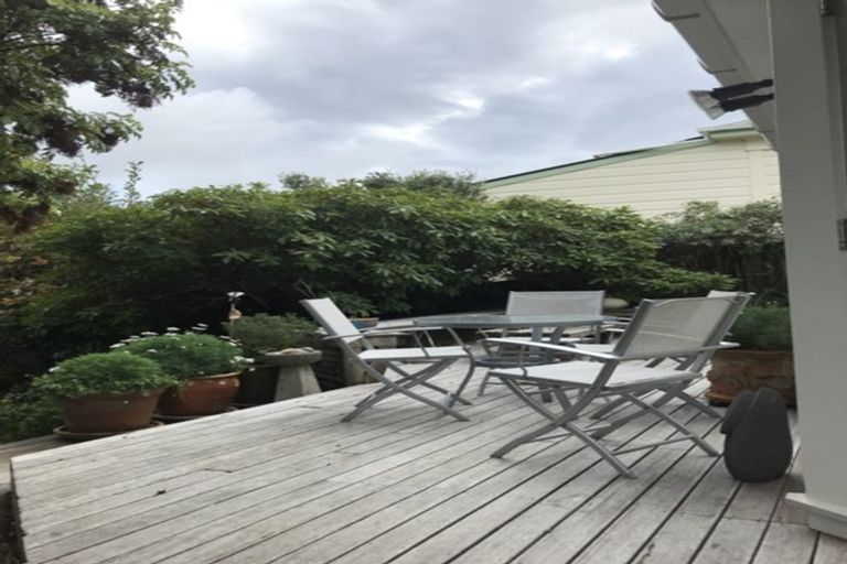 Photo of property in 22 Harbour View Road, Northland, Wellington, 6012