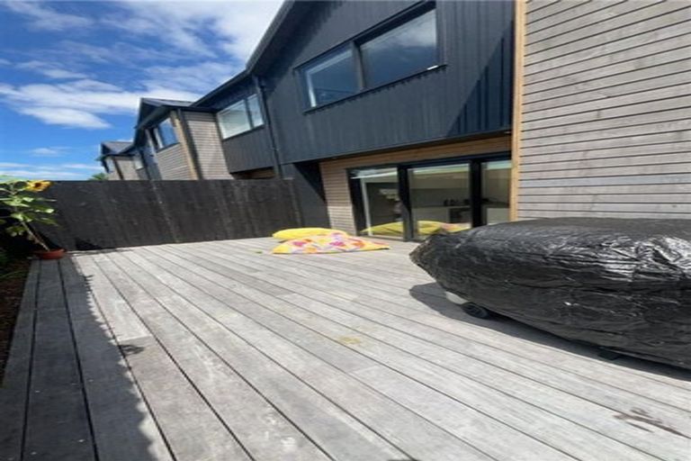 Photo of property in 16d Hamurana Place, Te Atatu Peninsula, Auckland, 0610