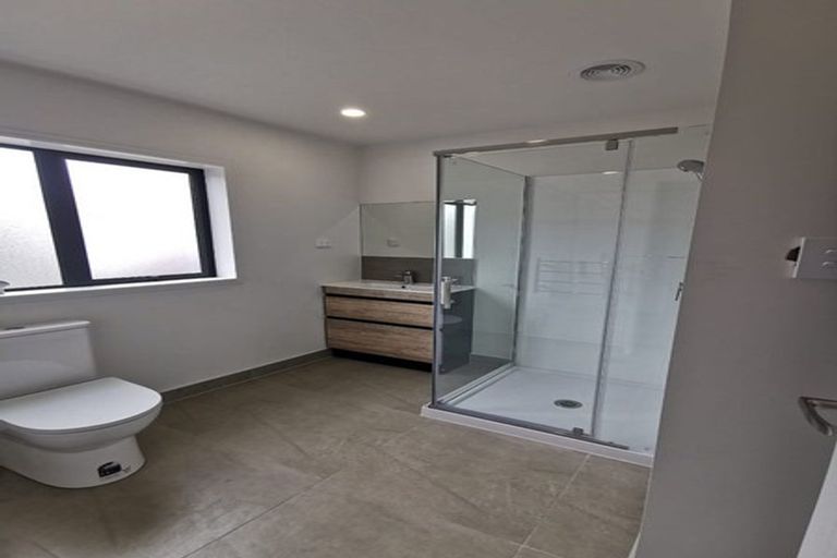 Photo of property in 11a Regency Place, Sunnynook, Auckland, 0632