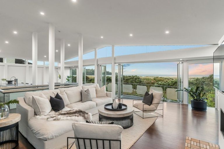 Photo of property in 4 Lagoon Way, Omaha, 0986