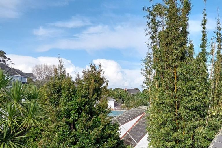 Photo of property in 2/328 East Coast Road, Sunnynook, Auckland, 0632