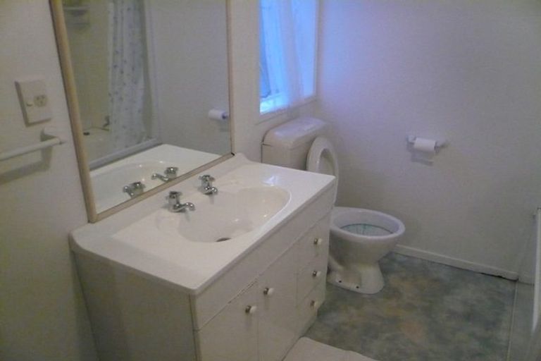 Photo of property in 13 Rosewarne Crescent, Glendene, Auckland, 0602