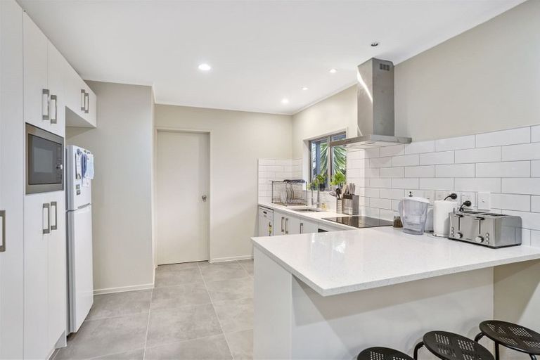 Photo of property in 5a Everingham Place, Sunnyhills, Auckland, 2010