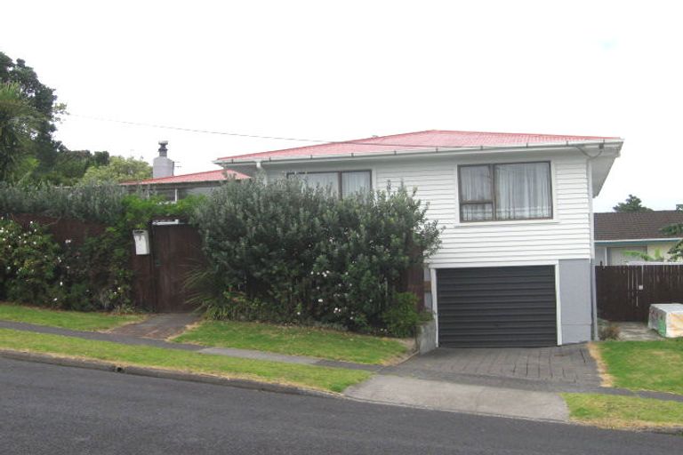 Photo of property in 1/2 Neal Avenue, Glenfield, Auckland, 0629