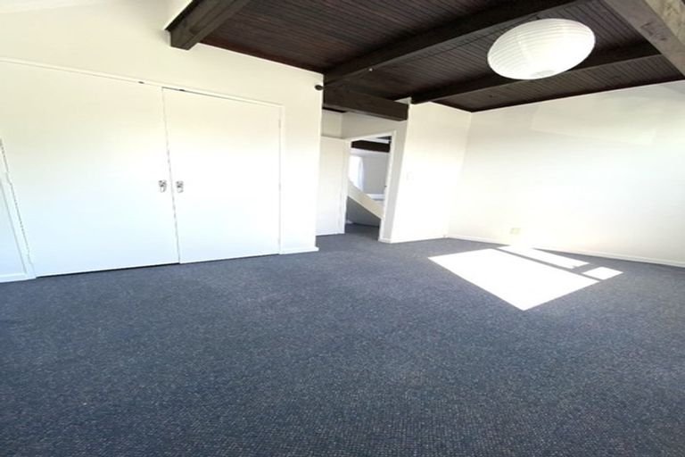 Photo of property in 126 Akaroa Drive, Maupuia, Wellington, 6022