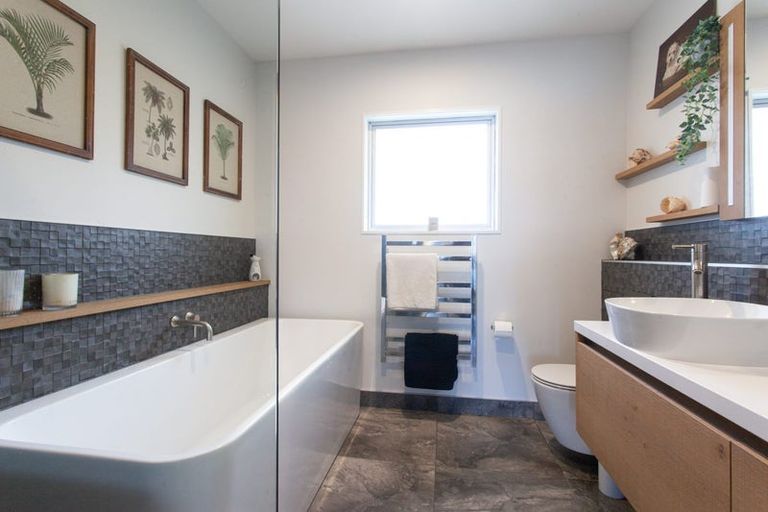 Photo of property in 30 Binnie Street, Paihia, 0200