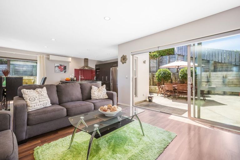 Photo of property in 33 Kahurangi Heights, Aotea, Porirua, 5024