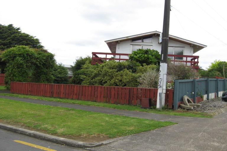 Photo of property in 2 Pukaki Road, Mangere, Auckland, 2022
