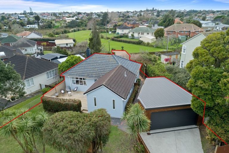 Photo of property in 42 Philomel Crescent, Bayswater, Auckland, 0622