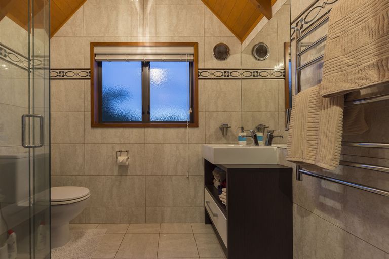 Photo of property in 17 Roger Guy Place, Welcome Bay, Tauranga, 3175