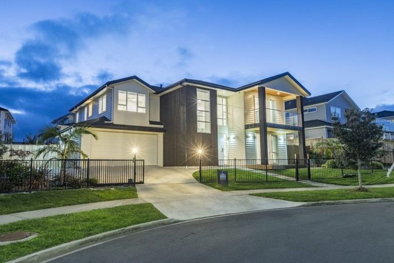 Photo of property in 8 Taraire Place, Orewa, 0931