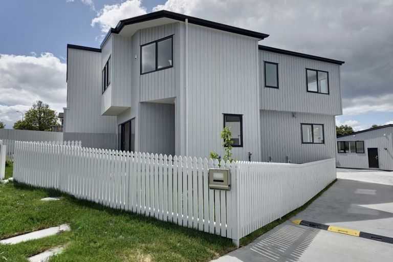 Photo of property in 37e West Harbour Drive, West Harbour, Auckland, 0618