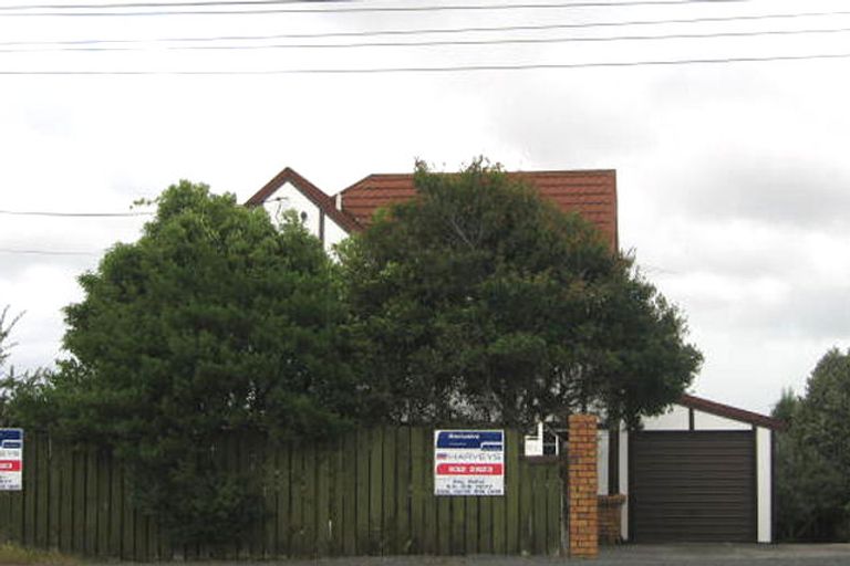 Photo of property in 230c Sturges Road, Henderson, Auckland, 0612