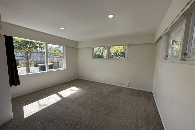 Photo of property in 158 Carlisle Road, Northcross, Auckland, 0632